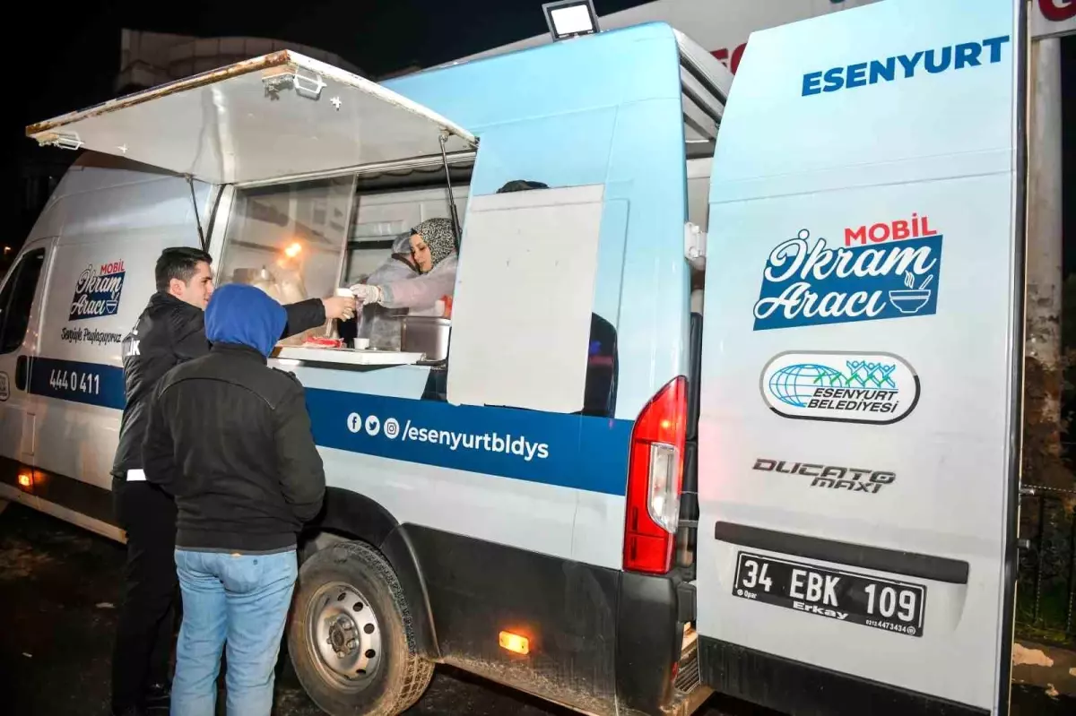 Esenyurt Belediyesi’nden Soğuk Kış Günlerinde Sıcak Çorba İkramı